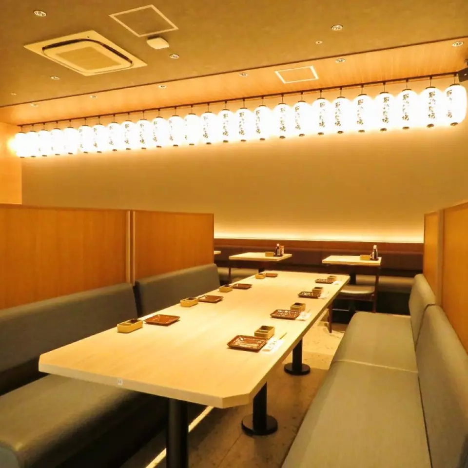【容纳人数：最多14人】我们可承办各种活动，从闺蜜聚会、团体约会到公司宴会、酒会、生日派对及其他庆祝活动，应有尽有。欢迎您下班后随时光临。即使带著孩子，您也可以和家人一起放松身心，享受美好时光。