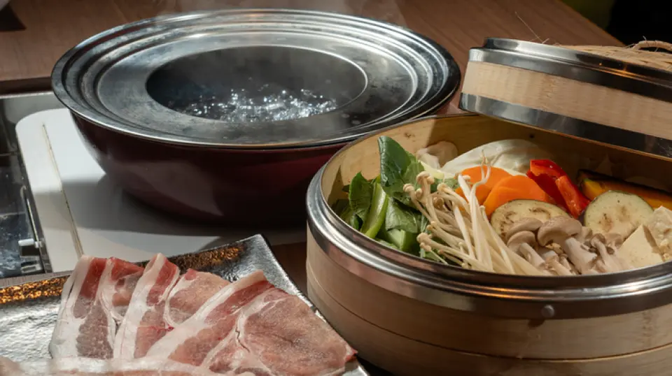 Their specialty is steamed dishes, which are oil-free and low in calories, bringing out the natural flavor of the ingredients! The ingredients are gently cooked with steam, leaving them plump and moist. Both Agu pork and Choju pork are produced in Okinawa.