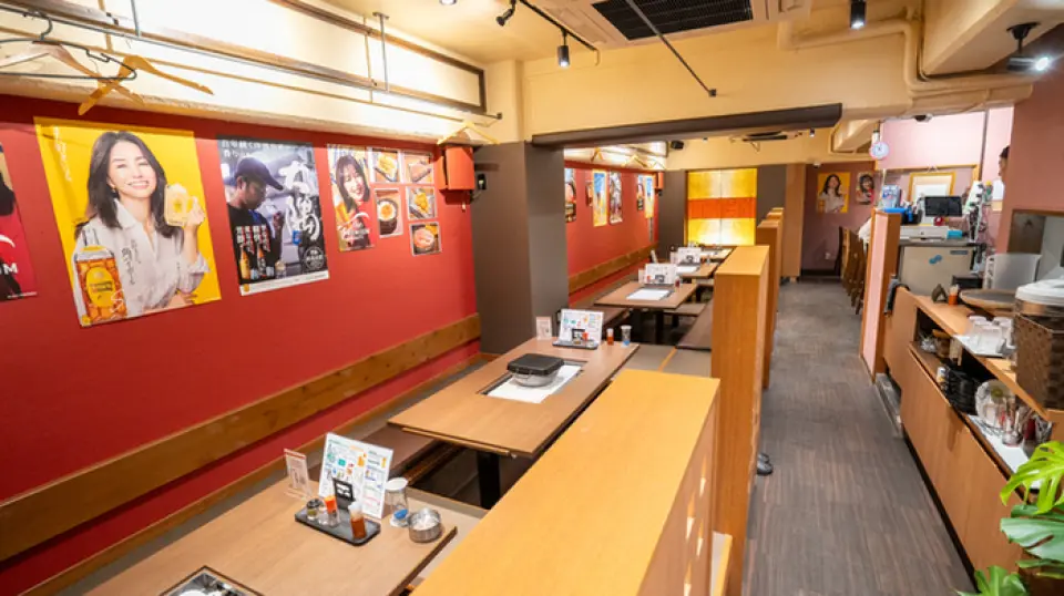 The sunken kotatsu style tatami table allows you to stretch out your legs and relax, making it a great place to bring children. We also have a counter that is easy to use for small groups. It's conveniently located just 2 minutes from Prefectural Office Station, so it's perfect for local residents and those visiting the prefecture!