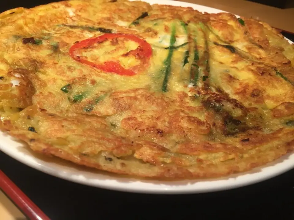Chúng tôi phục vụ các món ăn Hàn Quốc như Samgyetang, một món ăn ngon đến mức một người có thể ăn hết cả con gà, và Chijimi, món ăn đặc trưng với lớp vỏ dai. Để tái hiện một cách chân thực các món ăn truyền thống, chúng tôi sử dụng gia vị địa phương và gạo cùng rau củ từ tỉnh Ibaraki.