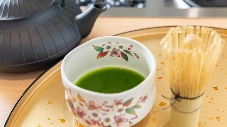 用餐結束後，我們特別推出親自製作抹茶的體驗。您可在舒適的環境中享受這美好的時刻。
