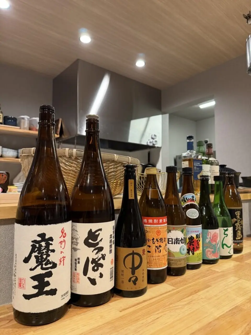 我們有多種美味的燒酒，非常適合搭配肉類。何不來尋找您最喜歡的一款呢？