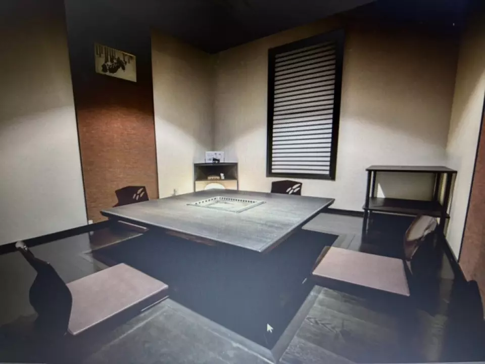 This luxurious space features fully private rooms with sunken kotatsu tables. It is perfect for special occasions such as business entertainment or special occasions. We can also discuss surprise arrangements. You can bring in your own cake, making it perfect for anniversaries with loved ones.