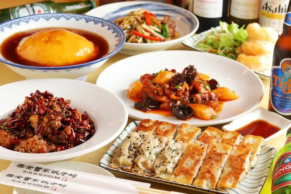 We offer several value-for-money course plans perfect for banquets and private parties! All courses include our famous Xi'an fried dumplings, as well as other specialties, making for a truly satisfying experience. You can also add an all-you-can-drink option! We also offer a wide selection of drinks to complement Chinese cuisine, including beer, chuhai, highballs, sake, fruit wine, Shaoxing wine, shochu, and soft drinks.
