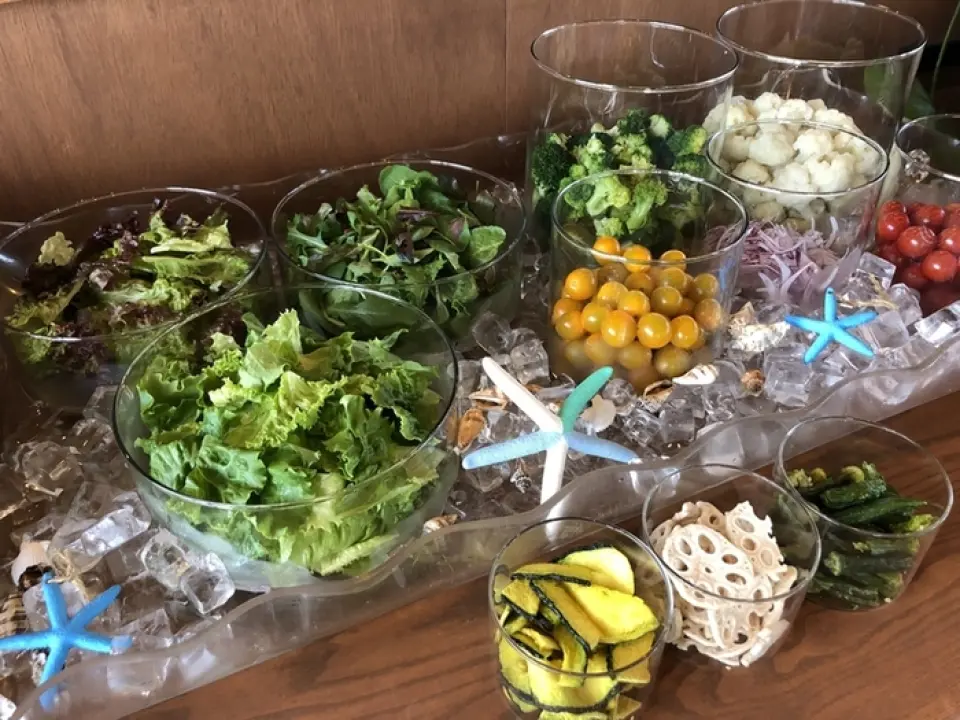 本店秉持著本地食材生產消費的概念，是您品嚐大分縣特色美食的唯一去處。我們致力於“讓賓客盡享大分縣和別府市的豐饒物產”，因此盡可能選用本地產的肉類、海鮮和蔬菜，包括大分和牛。