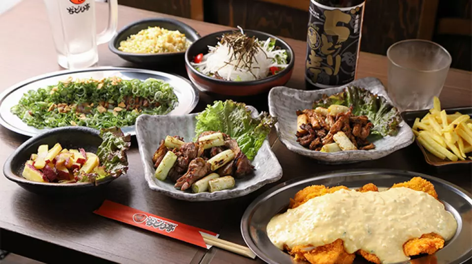 You can choose from three types of course meals, including our specialty menu. Reasonably priced, it's perfect for company parties, girls' nights, or just enjoying a fun time with friends. All courses come with all-you-can-drink options, and same-day reservations are also welcome. Our special weekday plan offers all-you-can-drink options for 1,000 yen, covering approximately 50 types of drinks. For those who want to enjoy draft beer as well, we also have a 1,500 yen plan available. Please feel free to come and visit us!