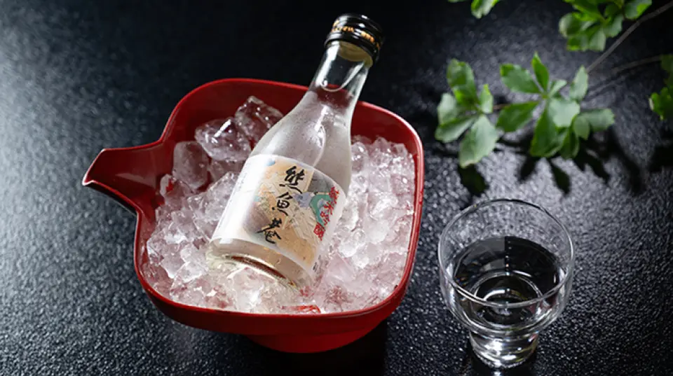 熊谷庵的原創吟釀清酒，選用京都古都的泉水和精磨的酒米釀製而成。主廚精心調配，力求打造口感醇厚柔和的清酒，與京都料理完美契合。在此，您可以一邊品嚐京都的芬芳，一邊享用唯有在此才能品嚐到的清酒，更有時令懷石料理供您選擇。