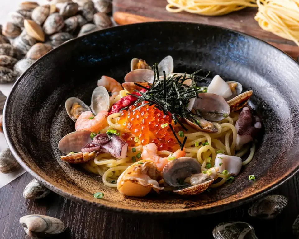 We have prepared a unique pasta menu that uses traditional Japanese ingredients such as Kyoto Kujo green onions and Hatcho miso! We use fresh pasta, so the noodles are chewy and go perfectly with the sauce! Large portions are also available, so it's great for sharing.