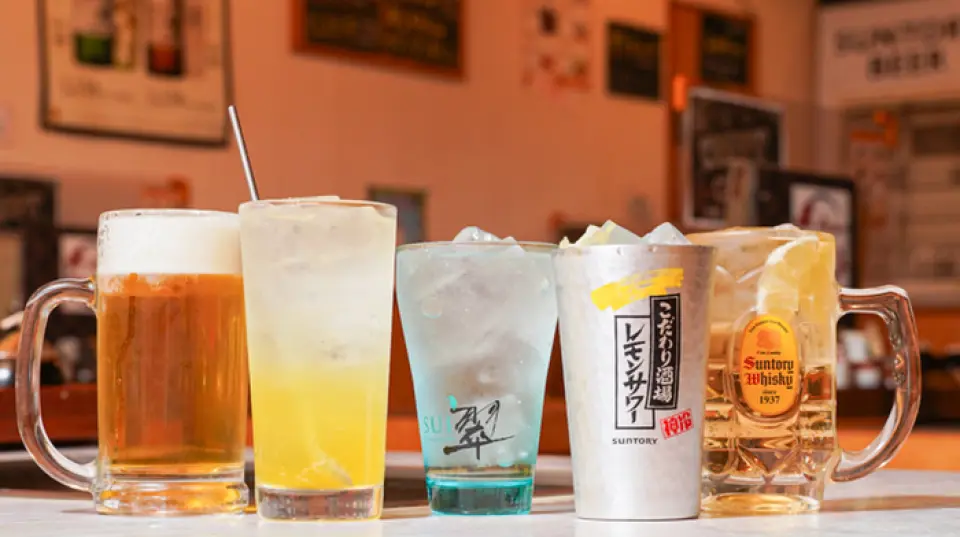 We also have an extensive drink menu, including alcoholic and soft drinks that go perfectly with teppanyaki. We are particularly proud of our selection of highballs, offering a wide variety, from premium brands like Yamazaki and Hakushu to Jim Beam, Maker's Mark, and fruity drinks like apricot and cassis. We also offer mega-sized drinks, perfect for those who want to drink to their heart's content. With a lineup on par with that of an izakaya, everyone from alcohol lovers to families can enjoy this bar.