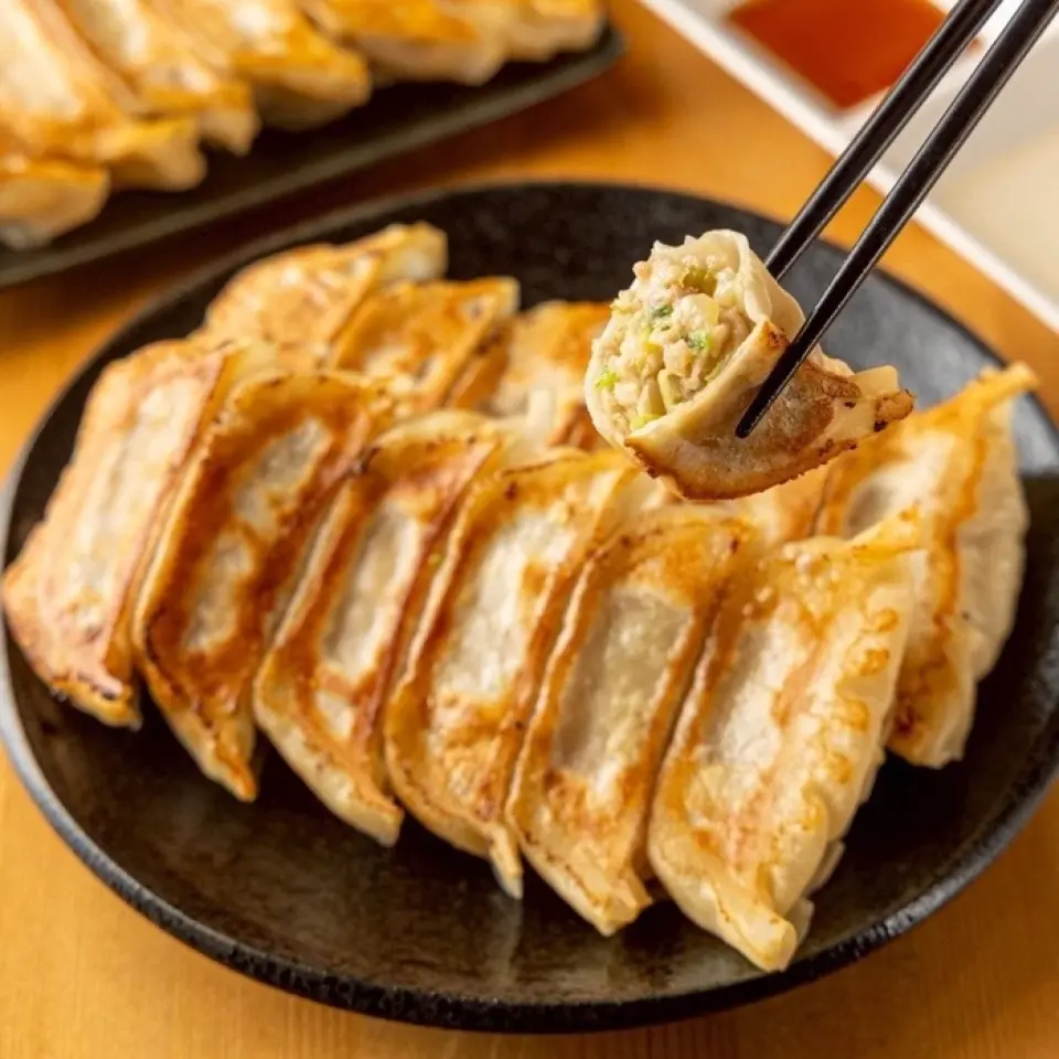 "Drinkable Gyoza" that you can eat as many as you want. "Drinkable Gyoza" was created in search of something that goes well with alcohol and helps you drink more. Each gyoza is large and just the right size to be satisfying! The garlic makes a big impact ◎ Once you eat one, you'll naturally be eating another one♪ Also, the limited-edition "Legendary Liver and Leek" is a style that you can enjoy by grilling it yourself. Fresh liver and chives are topped with a special sweet and spicy sauce and you can enjoy them freshly grilled on the spot.