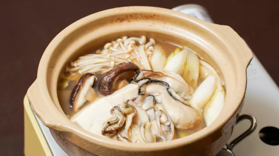 We offer delicious hospitality with our signature dishes, from snacks and fried foods to grilled dishes and desserts. We offer a selection of exquisite dishes that will inspire conversation with the friendly owner. On cold days, we also recommend single-person hotpots such as sukiyaki. A bubbling hotpot will warm both your body and soul.