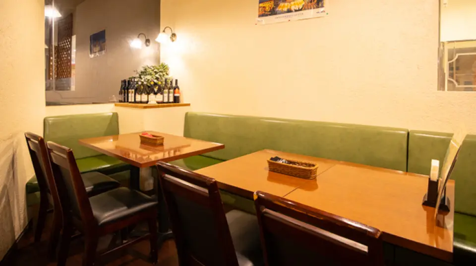 餐厅位置便利，距离赤羽站西口仅需步行一分钟，全天营业，随时欢迎您的光临。餐厅内部装潢简约，以印度风格装饰营造出宁静祥和的氛围。我们既欢迎单人用餐，也承办居酒屋或宴会等团体活动，最多可容纳36人！此外，我们还提供外带服务，让您即使在忙碌的日子里也能在家中或办公室享用美味佳肴。