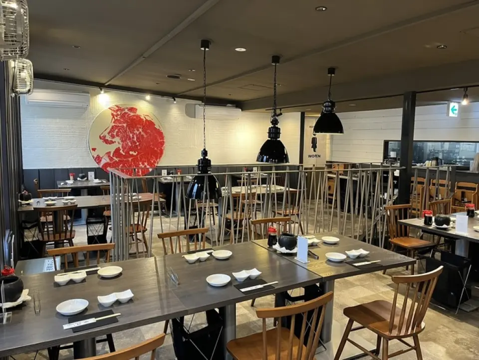 Located just four minutes from Hachioji Station, our restaurant has two floors and a warm wooden interior. All seating is at tables, with 12 seats on the first floor and 30 seats on the second floor. We also accept enquiries for private reservations of entire floors. Enjoy a slightly more luxurious dinner than usual with your family or partner!