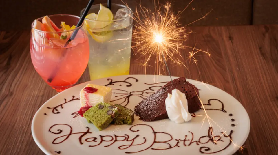 For birthdays and anniversaries, we offer dolce plates with messages. We can also provide sparkling fireworks upon request. Please feel free to contact us if you would like to surprise someone special or create a special occasion.