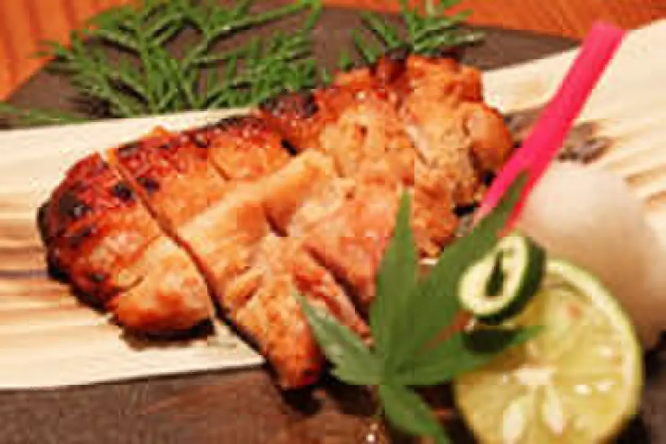 Our chicken dishes are made with generous amounts of locally raised Daisen chicken and Piyo chicken. We directly source fresh Daisen chicken every day, and we never compromise on quality. Please enjoy our wide variety of chicken dishes.