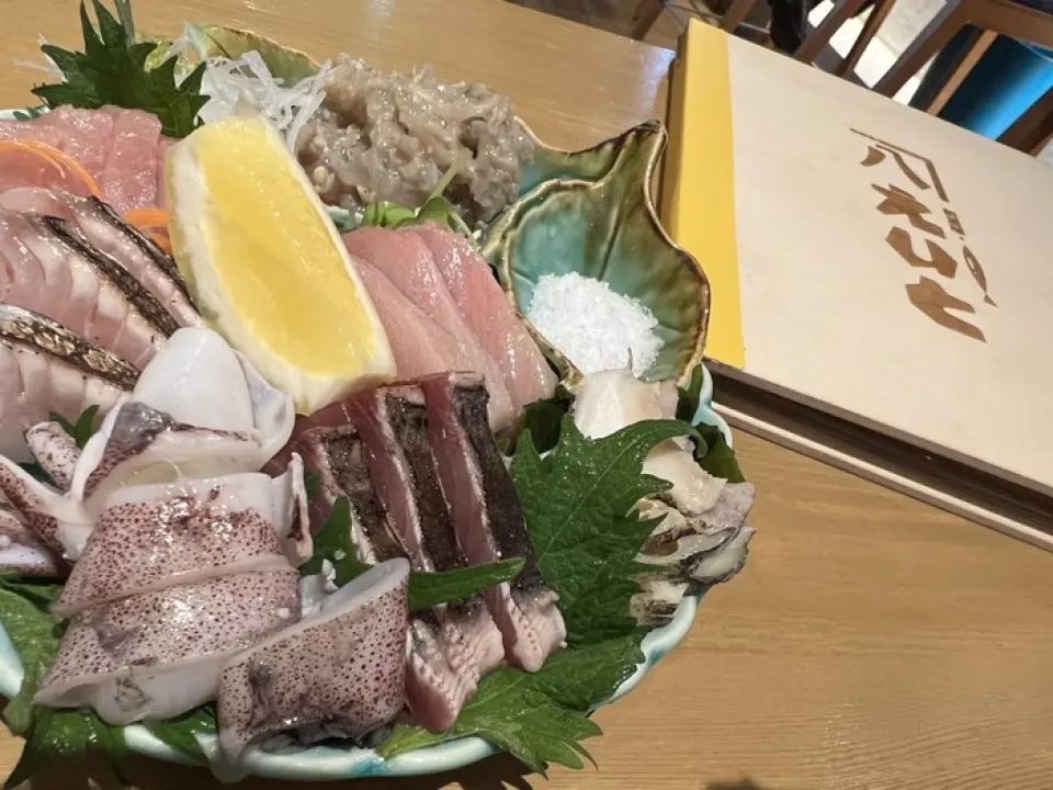 Our restaurant is proud of its original, creative seafood dishes. Please enjoy a dish that incorporates the experience the owner has gained over the years. The ingredients are made with an abundance of seasonal fish delivered daily from the Seto Inland Sea and ingredients from Kagawa Prefecture. We recommend the "Sashimi Platter," which allows you to fully enjoy the delicious flavor of exceptionally fresh seasonal seafood. Be sure to experience the deliciousness that can only be found in the Seto Inland Sea.