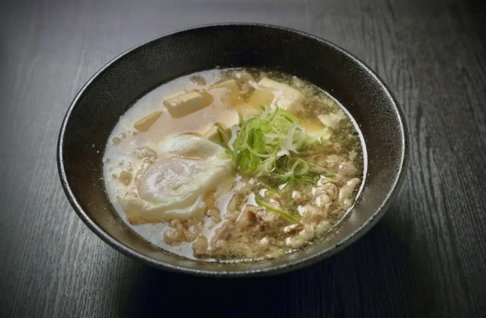 Our special "Niku-sui" (meat soup) is infused with the delicious flavor of the broth. This bowl of high-quality beef, soft tofu, and a soft, runny soft-boiled egg is both tasty and healthy. Wrapped in the aroma of the broth, mix the soft-boiled egg with rice for a double delicious taste that will bring a smile to your face.