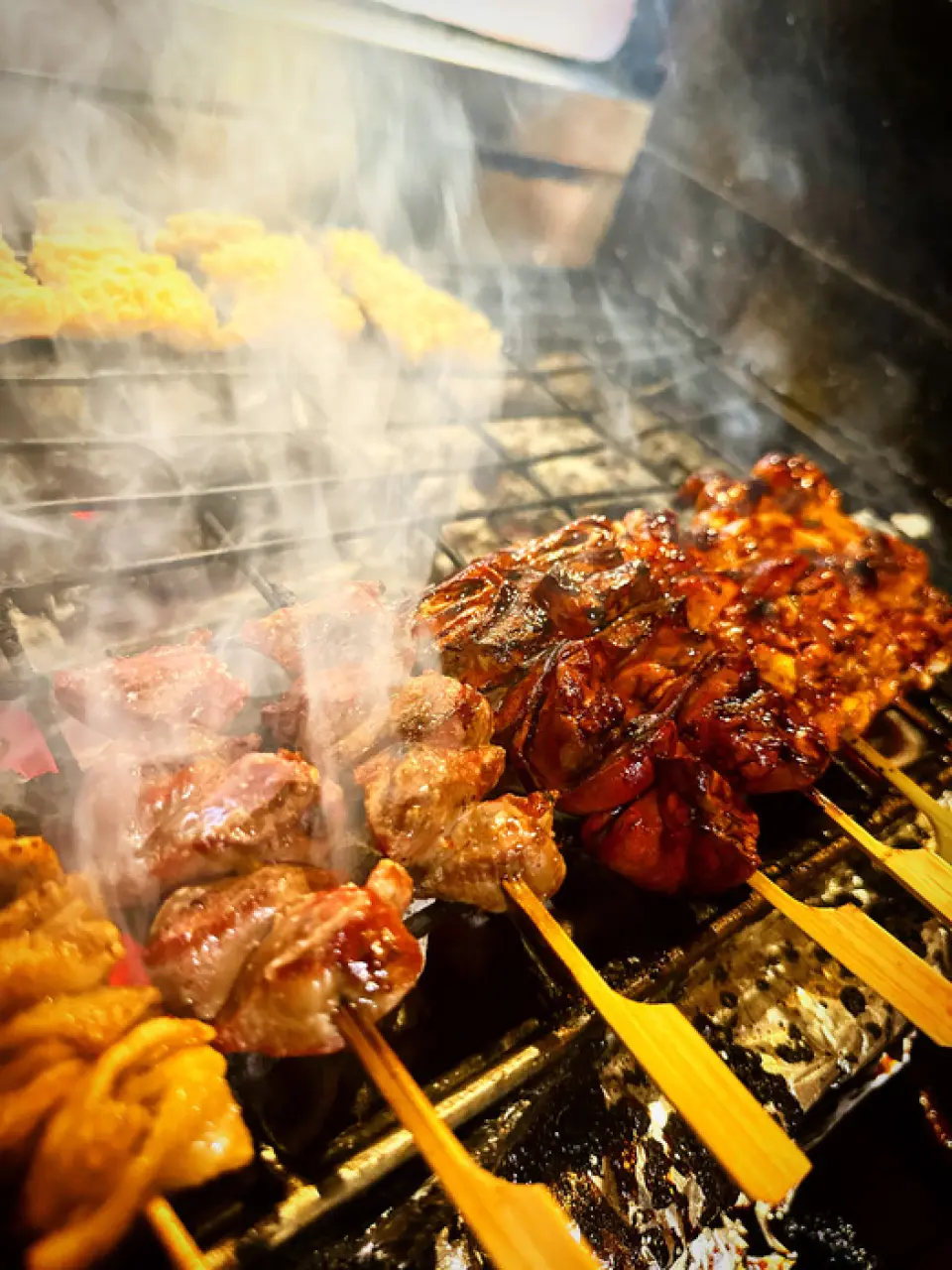 "Kishu Umedori" is a brand of chicken from Wakayama Prefecture that is raised on feed containing a concentrated extract of the beneficial components of plums. It is characterized by its juicy taste and little odor. At our restaurant, you can enjoy it as yakitori, grilled to perfection over binchotan charcoal. Enjoy the deliciousness of this Wakayama delicacy!