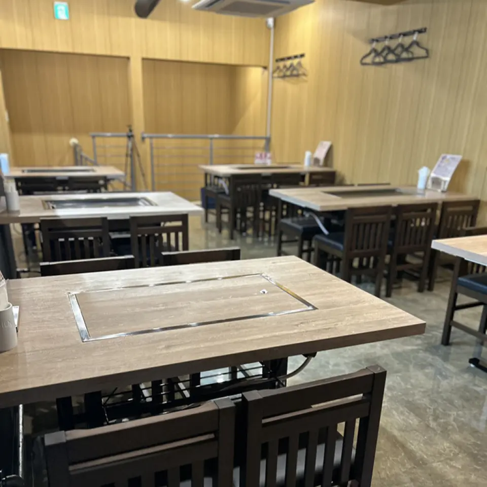 Our spacious restaurant is perfect for various banquets. We have table seating for 2 people or more, and can accommodate up to 20 people on the first floor, 40 people on the second floor, and 25 people on the third floor, so we can accommodate large banquets! We offer all-you-can-drink plans starting from 5,000 yen, perfect for banquets. Please feel free to use our restaurant for company banquets or parties with friends.