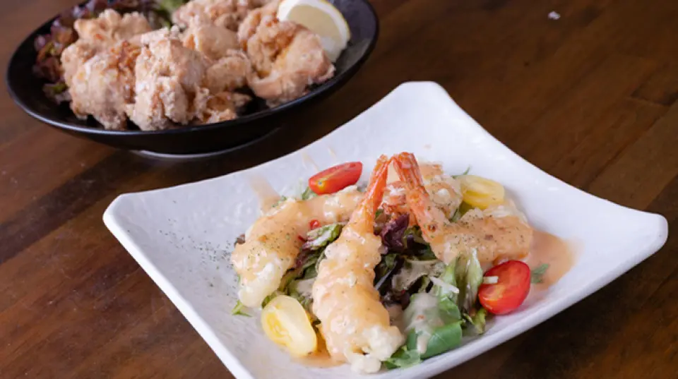 Each and every single item on the a la carte menu is handmade! We especially recommend the "Ramen Salad," "Fried Young Chicken," "Salted Meatballs," and "Homemade Cream Gratin." We also offer a wide variety of dishes, from salads and fried foods to desserts, so you can enjoy plenty of great value dishes.