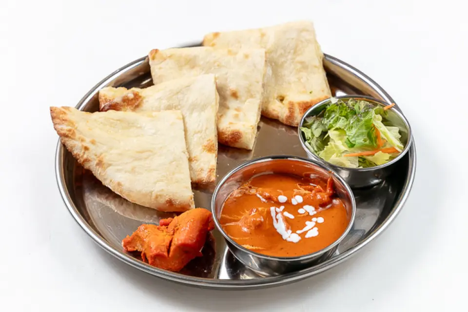 Our curry, which can be adjusted to your preferred spiciness, boasts a flavor that is easy to eat. We recommend the "Curry Naan Set," which includes freshly baked naan, or the melt-in-your-mouth "Cheese Naan Set"! We also offer dishes that go well with alcohol, such as the crispy and juicy "Crispy Chicken." Our authentic "Chicken Tikka," made with boneless chicken seasoned with spices and yogurt and baked in a tandoor, is also very popular. We also have a menu available for takeout and delivery!