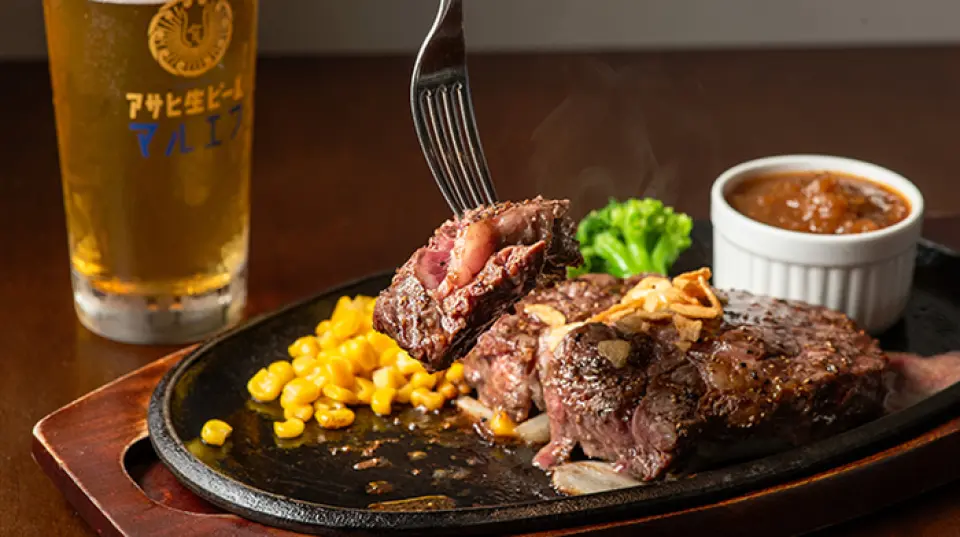 호주산 소고기로 완벽하게 구워낸 두툼한 스테이크는 저희의 자랑입니다! 두툼한 스테이크는 건강한 살코기를 마음껏 즐길 수 있는 메뉴입니다. 특히 "립아이 스테이크"를 추천합니다. 2~3인용 "토마호크 스테이크"도 준비되어 있으며, 최소 하루 전에 예약해 주시면 더욱 풍성한 식사를 즐기실 수 있습니다!