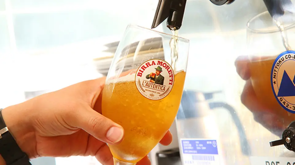 Our restaurant's main focus is alcohol, and we pair our food with it. We primarily serve Italian wines and Moretti on tap. Moretti in particular is known for its malty aroma, rich flavor, and satisfying texture. We have Italian beer and a tap available in the restaurant, and while we primarily serve wine by the bottle, we may also offer wine by the glass for solo diners. We plan to expand our selection of domestic wines in the future, so please come along and enjoy some.
