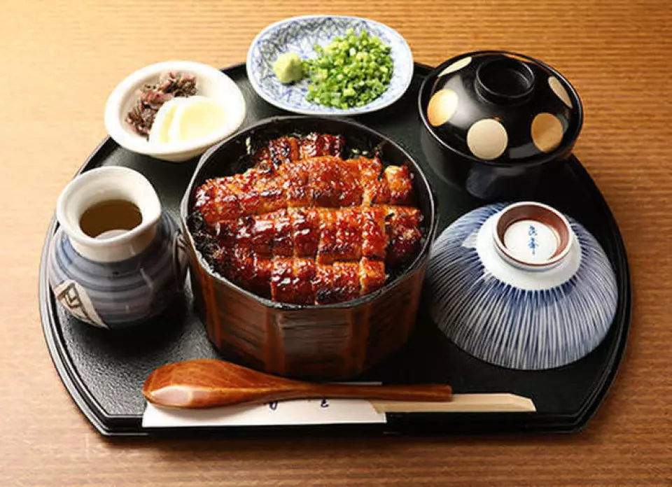Our popular Hitsumabushi is plump inside and crispy on the outside, grilled to a fragrant finish. The rich, sweet and spicy sauce was originally created by our founder, who wanted to make it savory so that even connoisseurs would be satisfied. From there, we pursued sweetness through repeated trial and error, and our artisans and staff tasted both the grilling and the sauce countless times before arriving at the current flavor. Please enjoy our hearty Hitsumabushi to your heart's content.