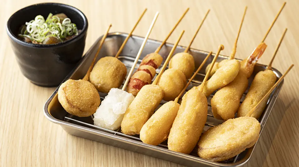 [Kushikatsu Daruma] We recommend the "Shinsekai Set" which includes all of the restaurant's popular skewers! With the original beef kushikatsu as the main dish, you can enjoy the restaurant's popular menu items. If you can't decide what to order, this course is a sure bet.