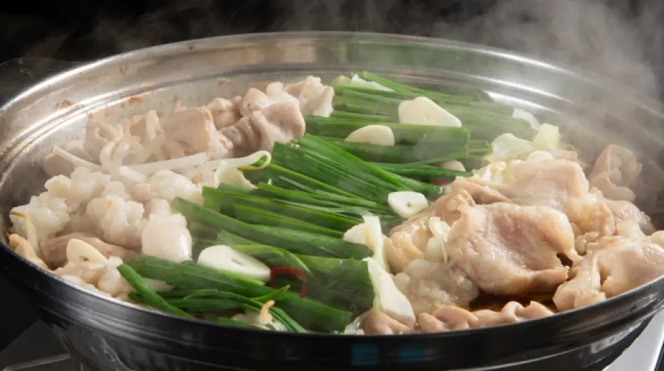 The motsunabe soup is made with a variety of carefully selected soy sauces, resulting in a light flavor that maximizes the umami of the offal. You can also order additional motsuya rice porridge sets and champon noodles. After enjoying your motsunabe with alcohol, be sure to enjoy it all the way to the end.