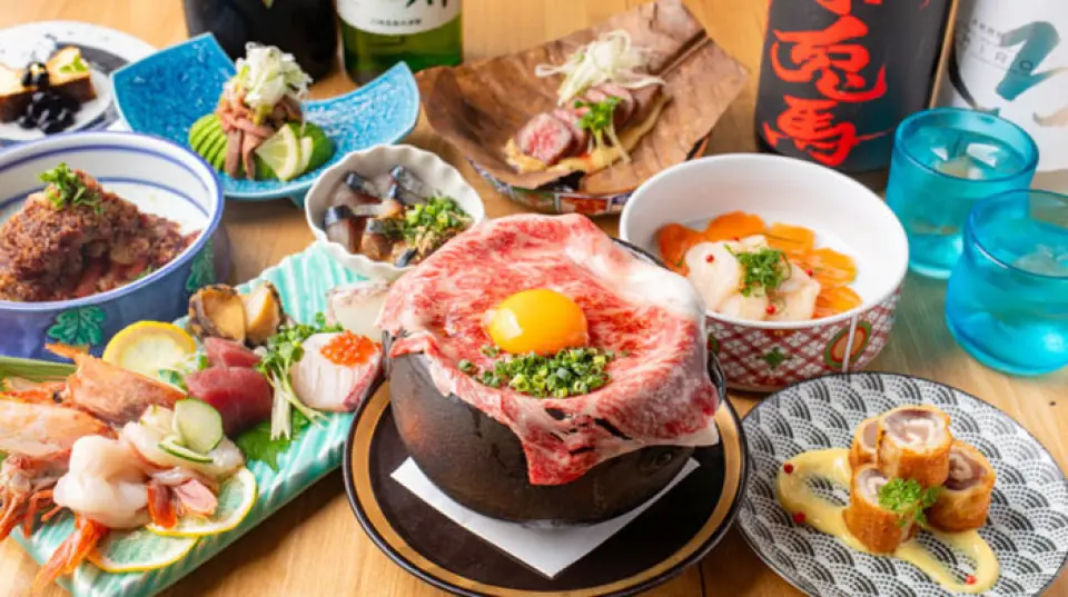 We offer reasonably priced courses starting from 3,980 yen, featuring our signature dishes. We offer a gorgeous menu with carefully selected dishes, including a sashimi platter with Hakata's specialty sesame mackerel, exquisite Japanese black beef, duck loin steak, and clay pot rice with red sea bream and salmon roe. With two hours of all-you-can-drink included, we are perfect for a variety of occasions, from company banquets and social gatherings with friends to special occasions like anniversaries.