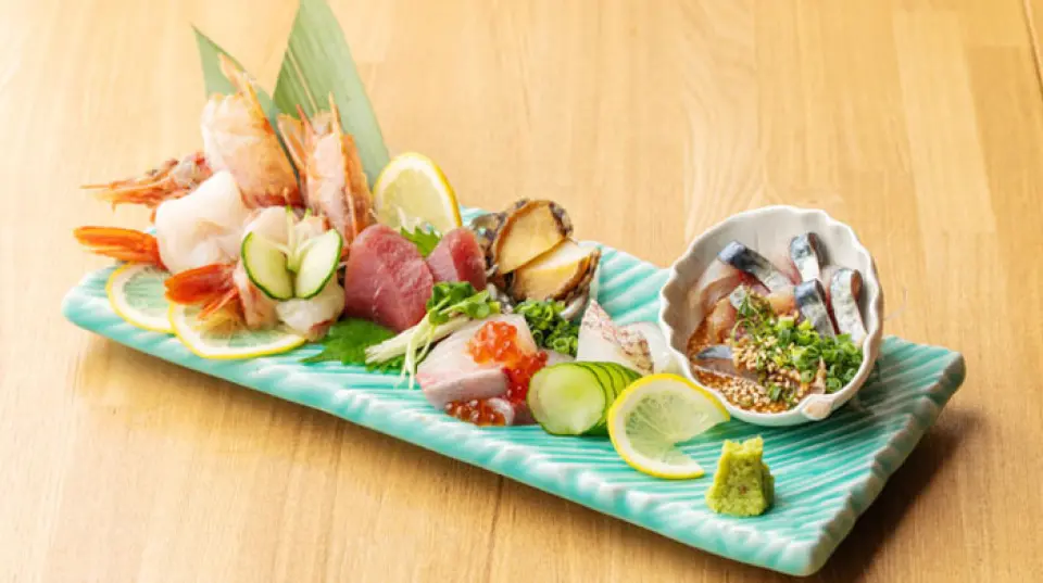 We offer carefully selected seafood dishes using fresh seafood delivered daily. We offer the same high-end restaurant quality and hospitality at a casual price! The "Carefully Selected Sashimi Platter" is made with great care by the manager, a former fishmonger, and can also be served with Hakata's famous sesame mackerel. Enjoy this amazing dish, which is highlighted by careful searing and finishing.