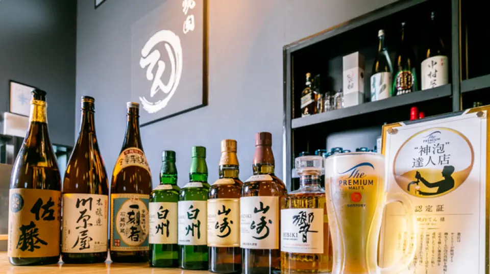 The bar offers a carefully selected lineup of sake from all over Japan. Guests can enjoy brands carefully selected by the owner himself, with plans to add more varieties in the future. There is also a wide selection of rare Japanese whiskeys, including popular brands such as "Yamazaki" and "Hakushu."