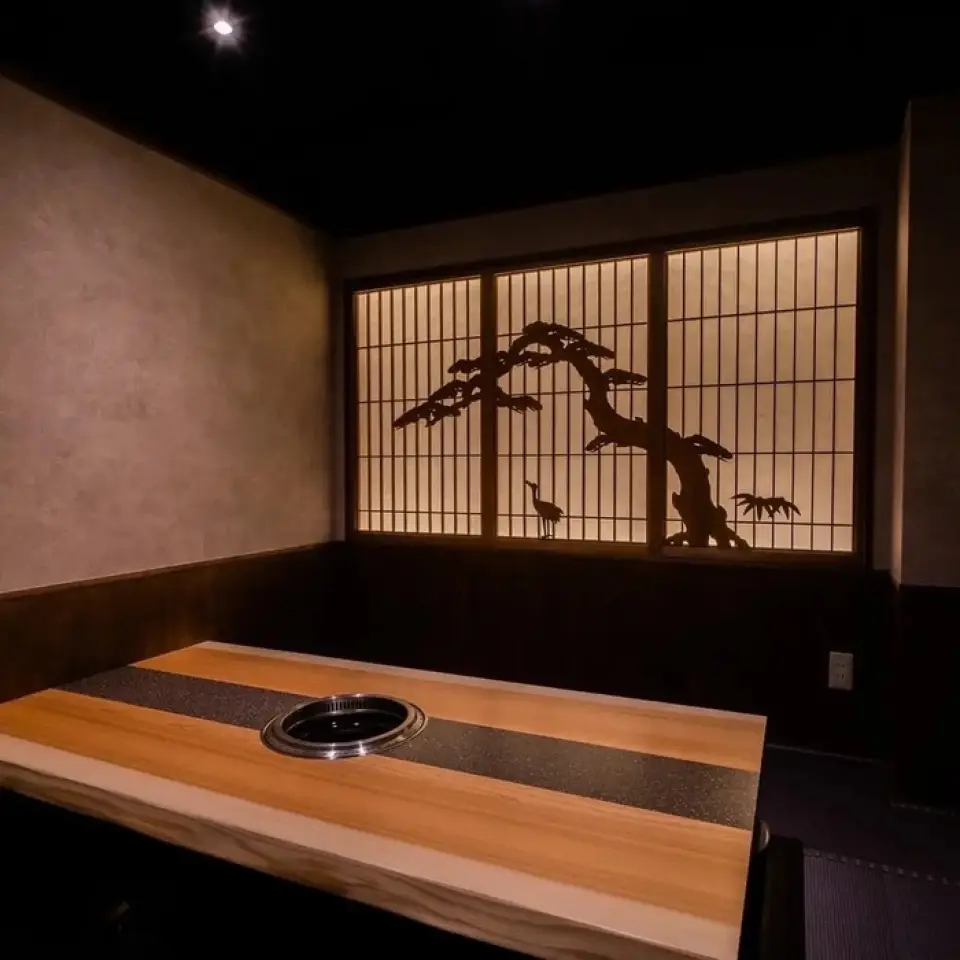 Our restaurant has a "casual rich" concept. It can be used for any occasion, from everyday use to special occasions. The luxurious space is equipped with semi-private and fully private rooms. We can flexibly accommodate the number of guests. We also have birthday plates to decorate celebratory occasions.