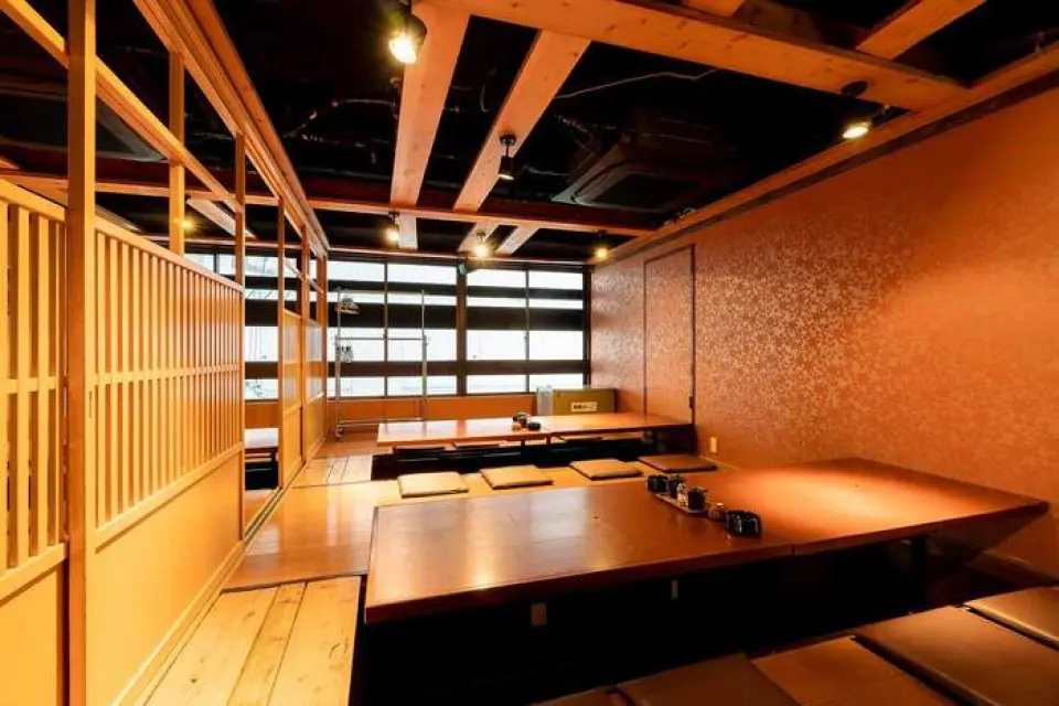 Just a minute's walk from Noda-Hanshin Station, we have excellent access. We offer counter seats for a cozy meal for one or two people, convenient table seats, and sunken tatami seating that can accommodate up to 70 people. Perfect for everyday meals as well as lively banquets! Enjoy our restaurant for a variety of occasions.