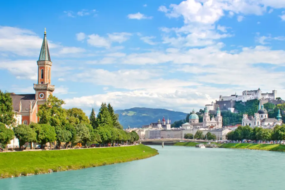 【庫倫洛夫Krumlov〉210公里〉照●哈爾斯塔特Hallstatt〉78公里〉薩爾茲堡Salzburg〉照●薩爾茲堡市區觀光Salzburg City Tour】