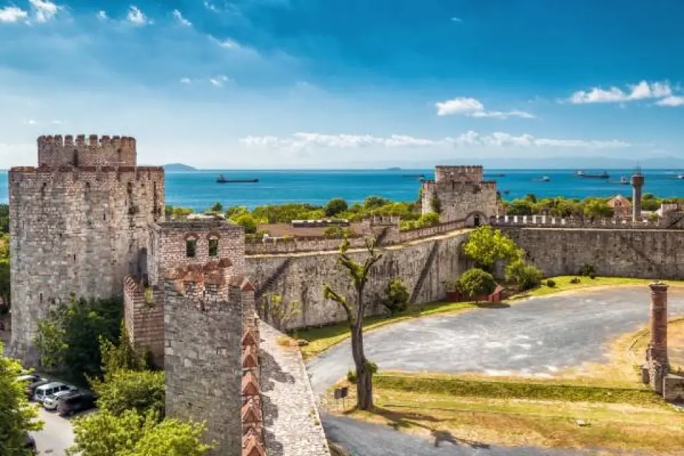 【伊斯坦堡〉入●耶迪庫勒堡壘〉照●塔克辛廣場Taksim Square〉特別體驗：街頭美食濕漢堡〉照●加拉達塔街區Galata Tower Area〉照●巴拉特區Balat】