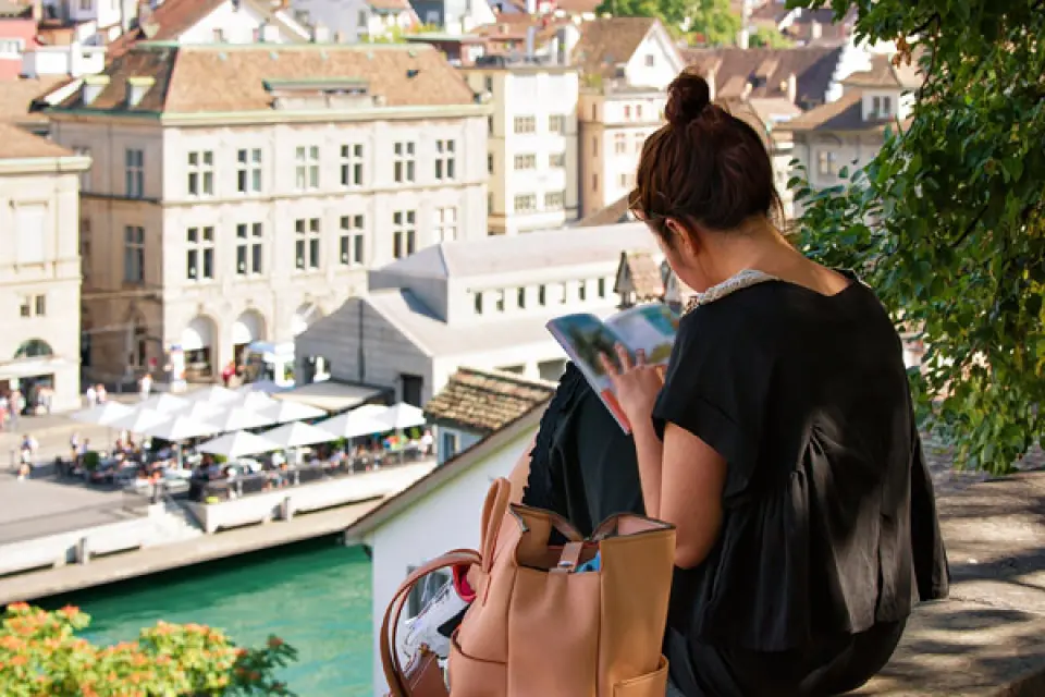 【少女峰區域〉69公里〉盧森〉照●盧森市區觀光Lucerne〉照●卡貝爾橋Chapel Bridge〉照●獅子紀念碑Lion's Monument〉59公里〉蘇黎世〉照●蘇黎世市區觀光Zürich〉照●林登霍夫山丘Lindenhof〉照●班霍夫大街Bahnhofstrasse〉夜宿蘇黎世區域】