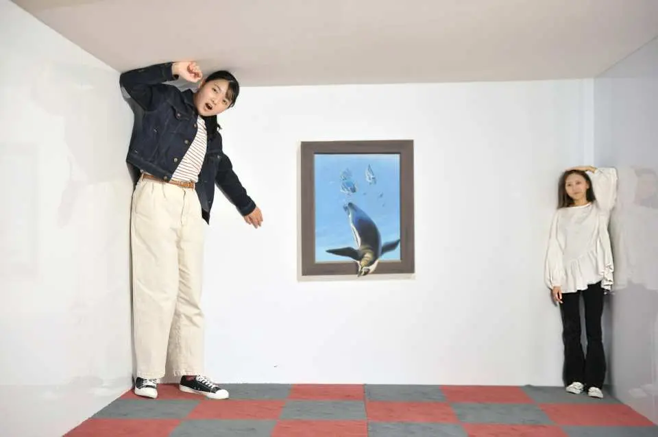 写真撮影も自由にOK。作品にポーズをつけて面白写真をたくさん撮ろう