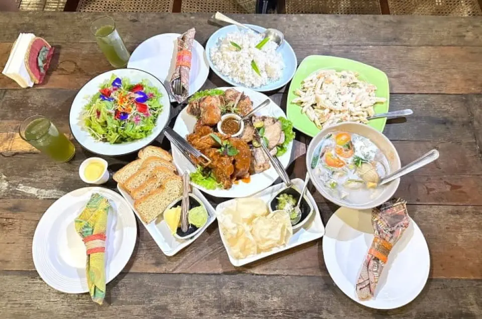 【桃園／宿霧〉市區觀光(聖派特羅堡+麥哲倫十字架+聖嬰大教堂)〉(船程約2.5小時)薄荷島〉蜜蜂農場私房菜+特調飲料】