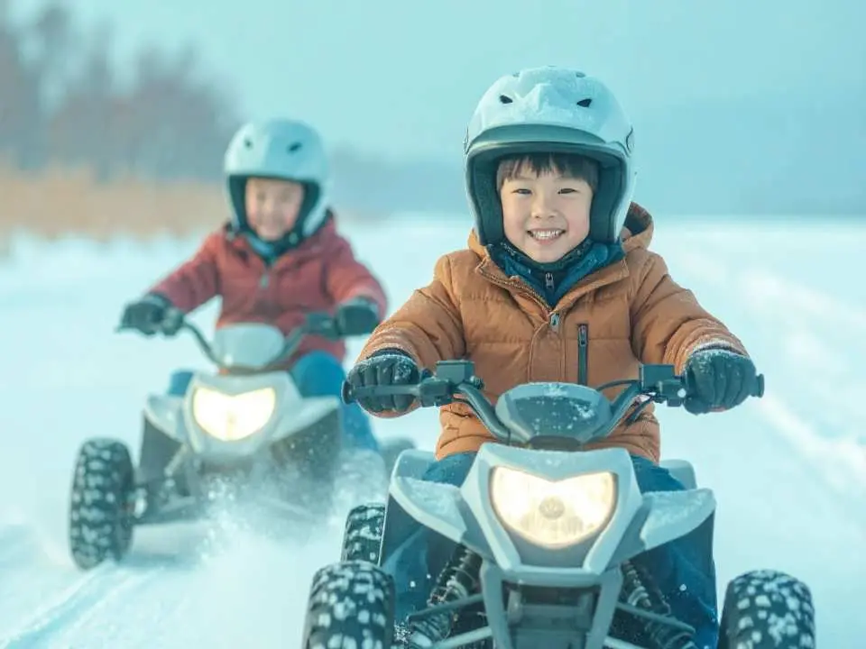 Climb aboard a mini buggy that even small children can easily drive, and make your "snow buggy debut" on a course designed with safety in mind!