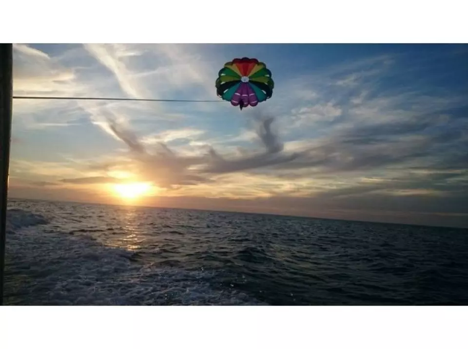 The sky and sea, bathed in the colors of the setting sun, are also beautiful!