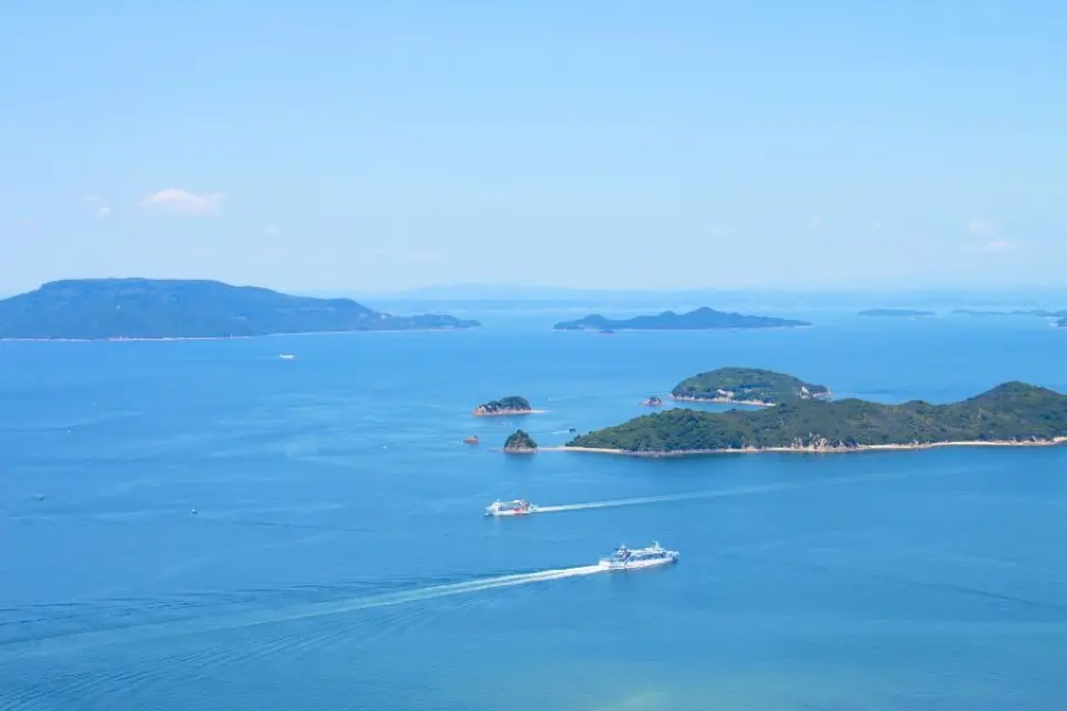 【入●小豆島渡輪(瀨戶內海)〉高松港～土庄港〉入●小豆島橄欖公園〉入●日本三大最美溪谷~寒霞溪公園(單程纜車)〉入●天使之路〉土庄港～高松港〉入住溫泉飯店】