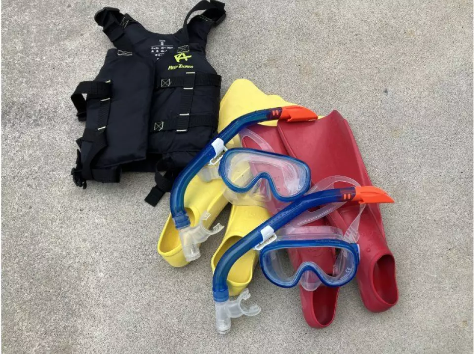Equipment fitting and instruction. After changing into swimwear, you will be fitted for your snorkel set, fins, and life jacket next to the reception desk. If you are new to snorkeling or SUP kayaking, an instructor will help you with the snorkel set and give you a lesson on how to swim.