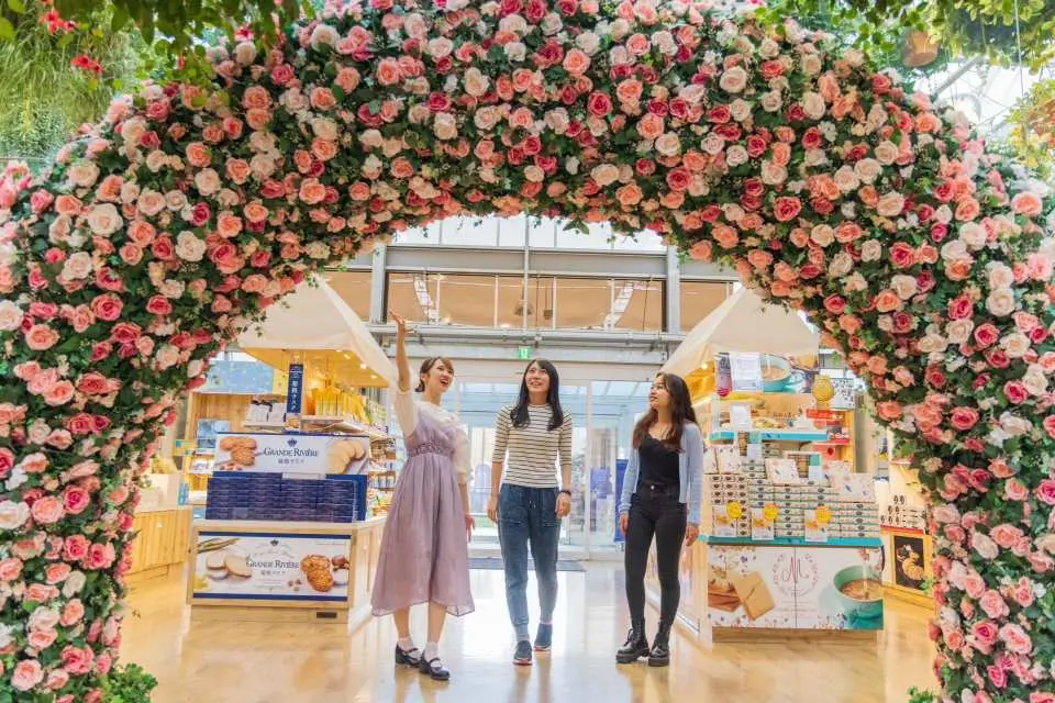 The Sky Garden, decorated with floral chandeliers, has a variety of shops selling locally produced souvenirs and fun goods.