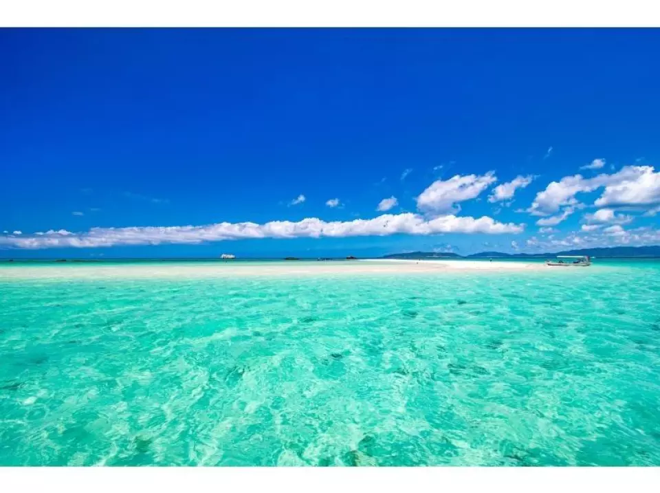 幻の島上陸の一番のタイミング！？。幻の島が一番きれいにみえる時間帯は実は太陽が一番高い位置にある正午頃。そして一番幻の島に人が少ない時間帯♪完璧なタイミンングでの幻の島上陸です！！