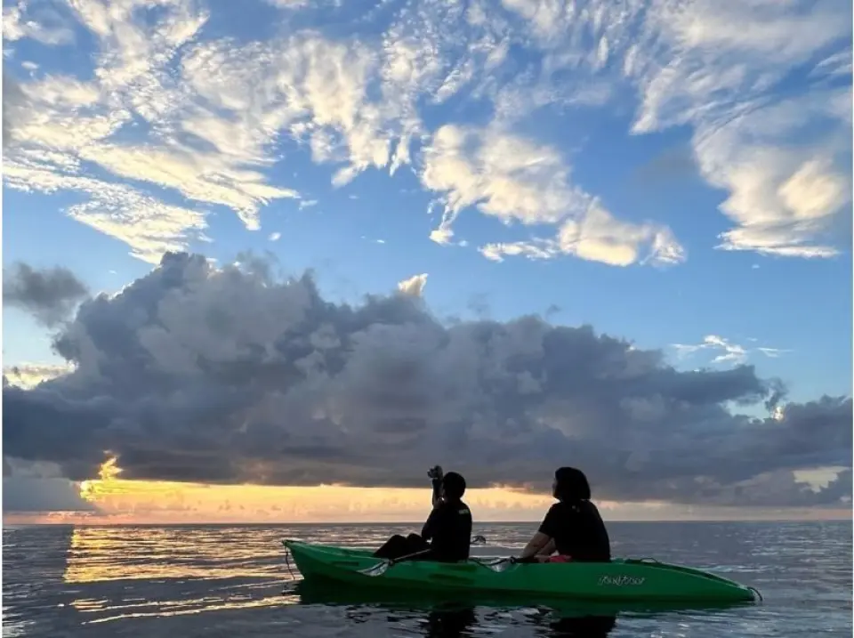 地元ガイドが知る、秘密の夕日絶景スポットへ。