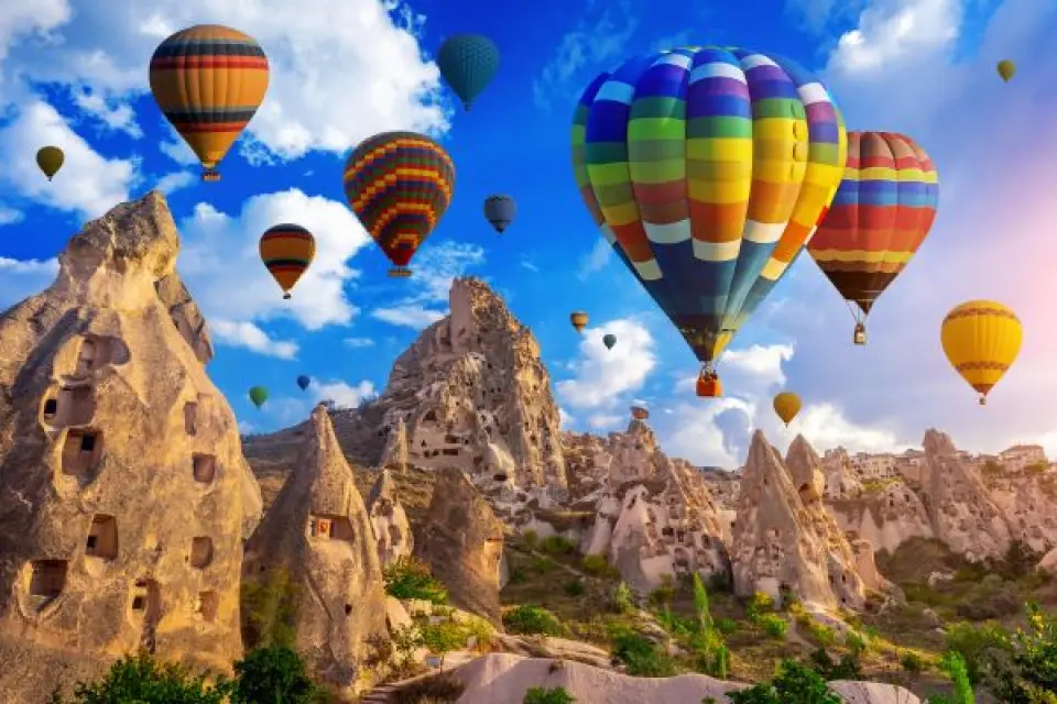 【卡帕多奇亞〉入●熱氣球之旅卡帕多奇亞Cappadocia Balloon Tour〉照●奇岩怪石(駱駝岩、烏其沙、獵人谷)Unique Rock Formations〉入●帕夏貝蘑菇谷(精靈煙囪)Pasabag Valley〉入●哥樂美露天博物館Goreme Open Air Museum〉入●凱馬克利地下城Kaymakli Underground City〉入●手工地毯工廠Carpet Stor】