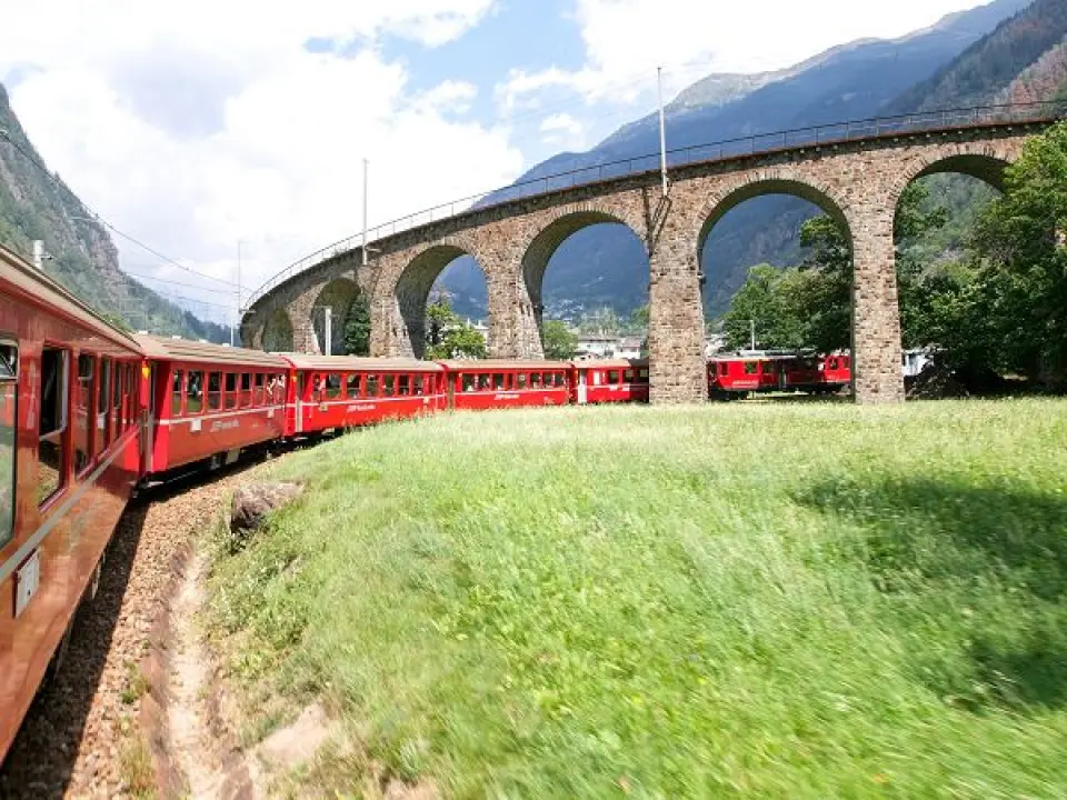 【聖莫里茲〉入●伯連納景觀列車Bernina Express〉照●提拉諾Tirano〉129公里〉照●盧加諾Lugano】