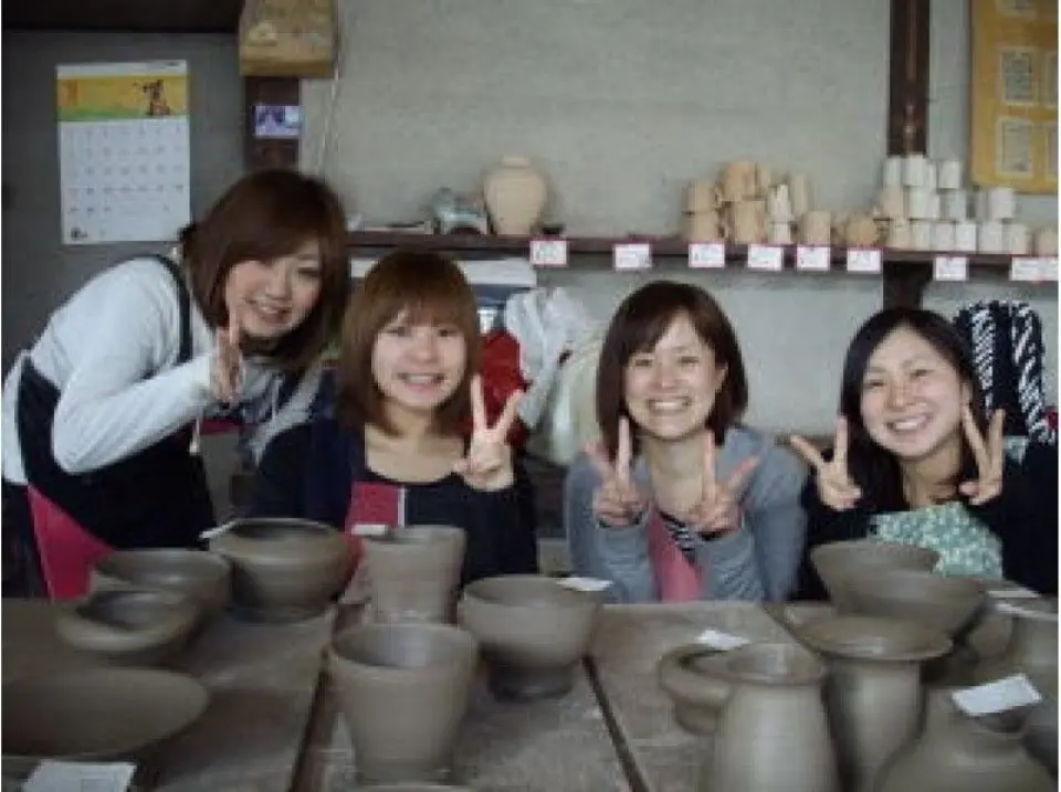 少人数も、団体も大歓迎！みんなで楽しみながら作陶しましょう